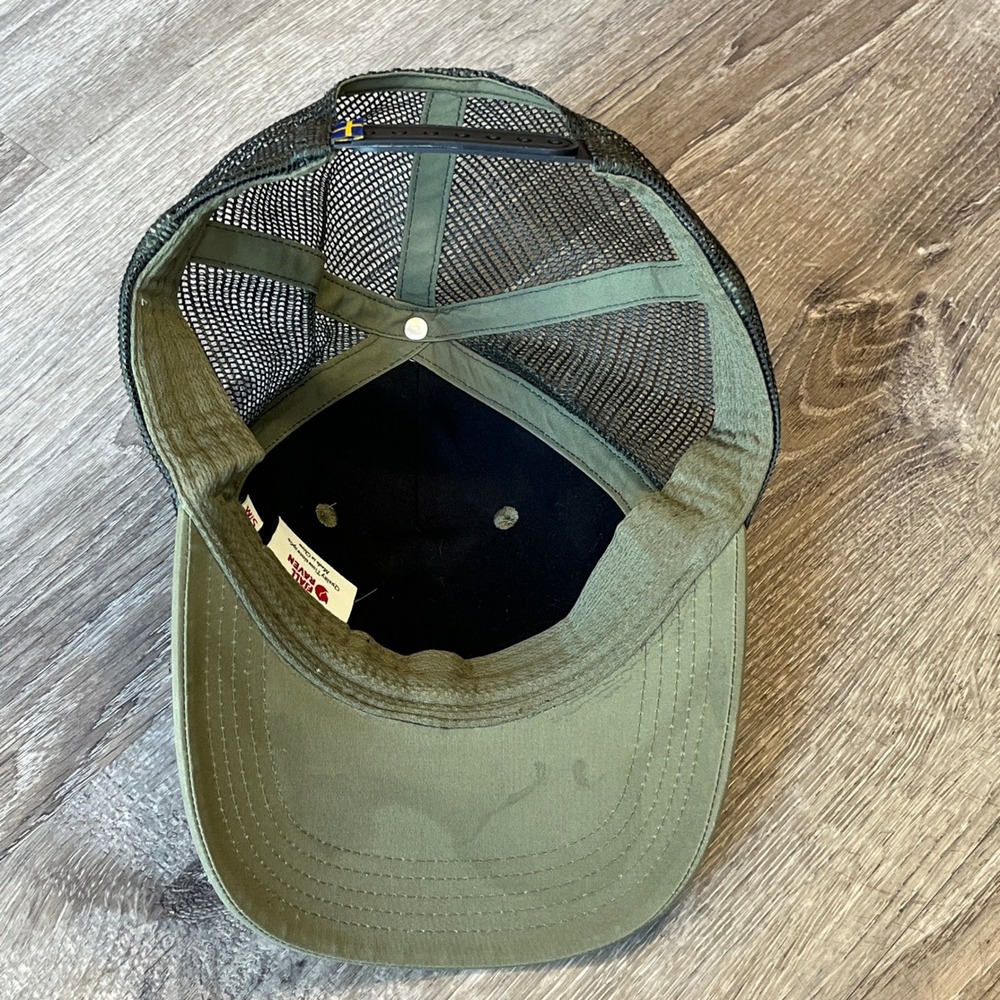Fjallraven Olive Green Mountain Patch Trucker Hat Mesh Snapback Cap S/M - Picture 3 of 5
